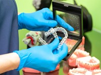 ¿Es posible utilizar Invisaling para corregir problemas de mordida?