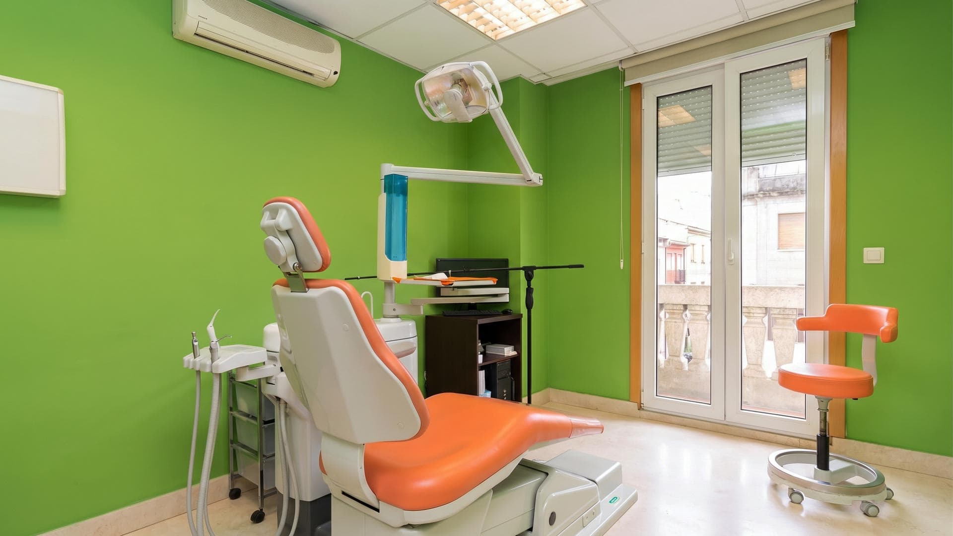 Contacte con la clínica dental en Vigo